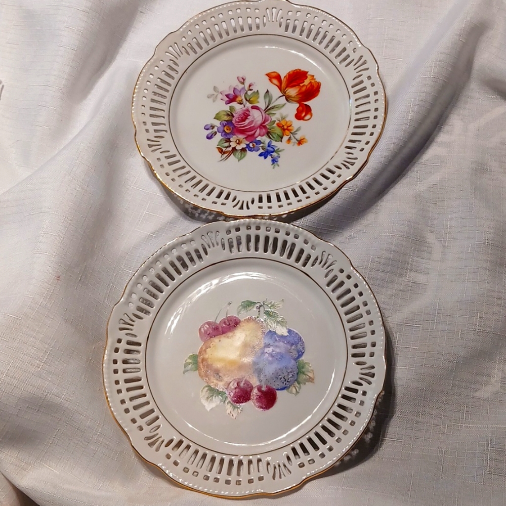 Porzellan Germany 2 Reticulated Floral Fruit Dishes